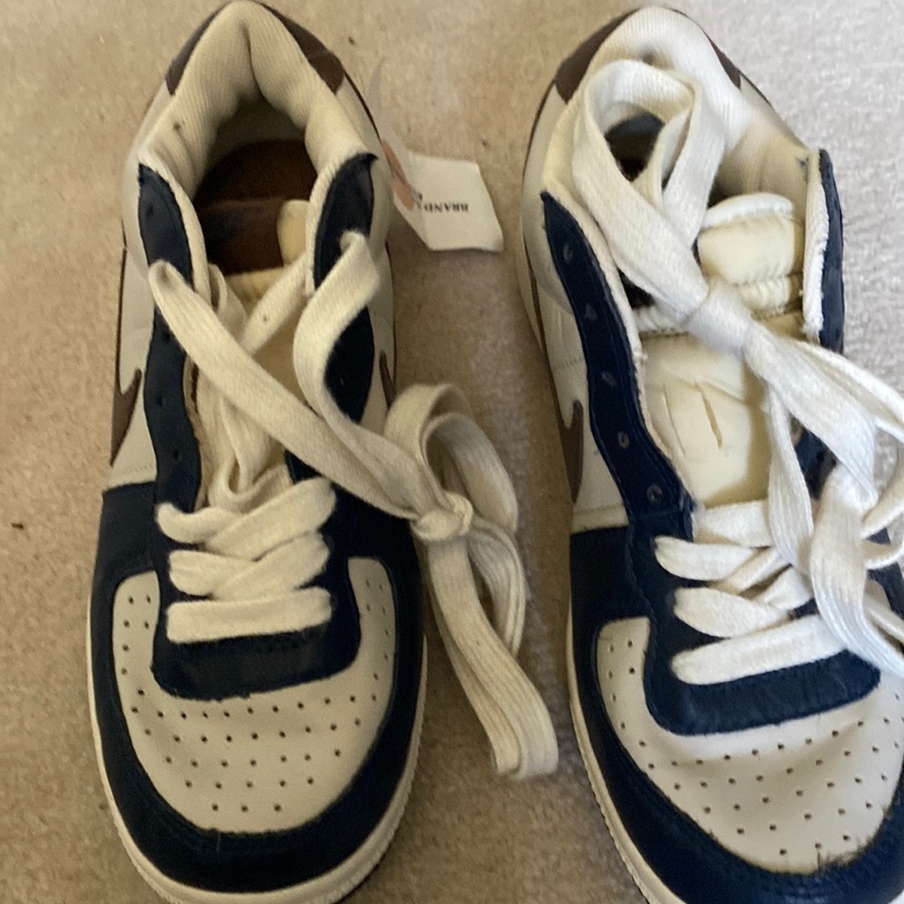 NWT Nike Leather Navy Blue & Cream Sneakers